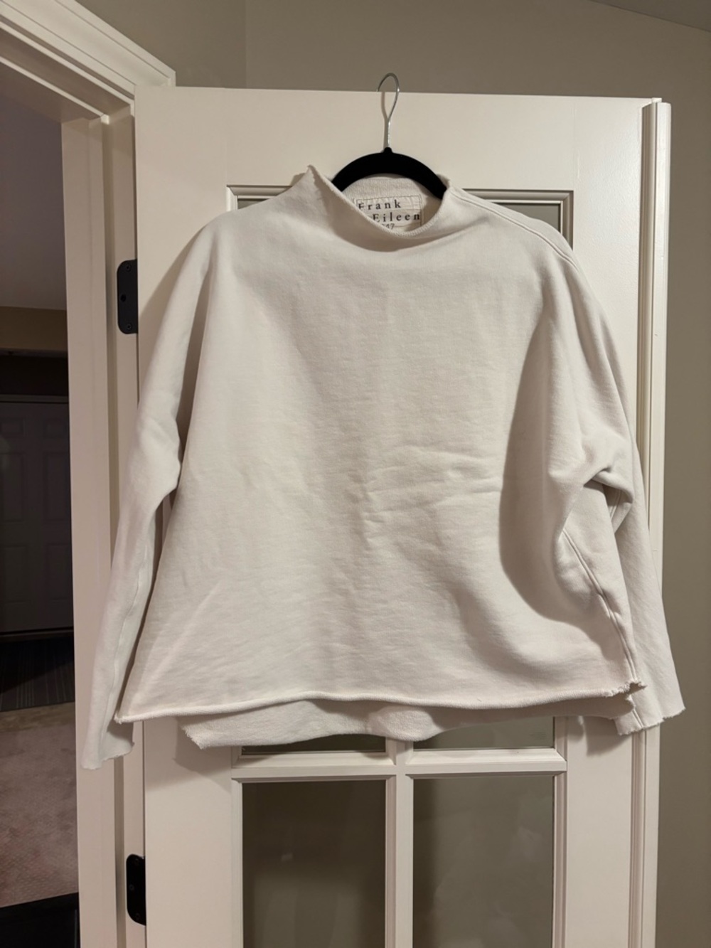 Frank & Eileen Effie funnel neck size small